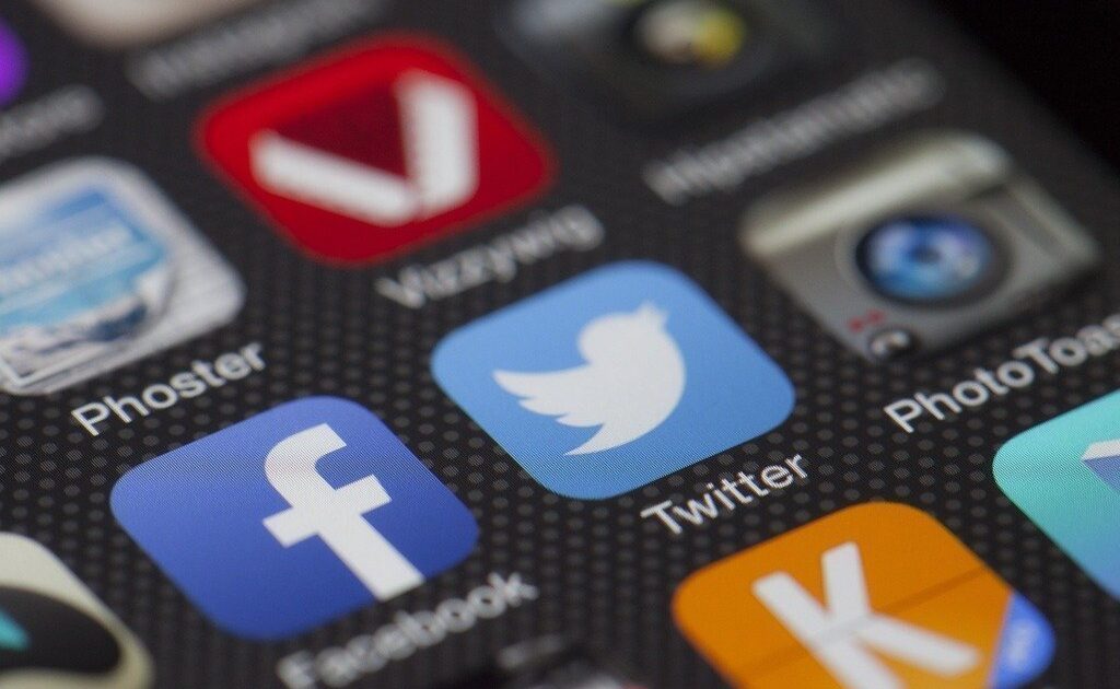 How Much Time On Social Networks Is Considered Healthy