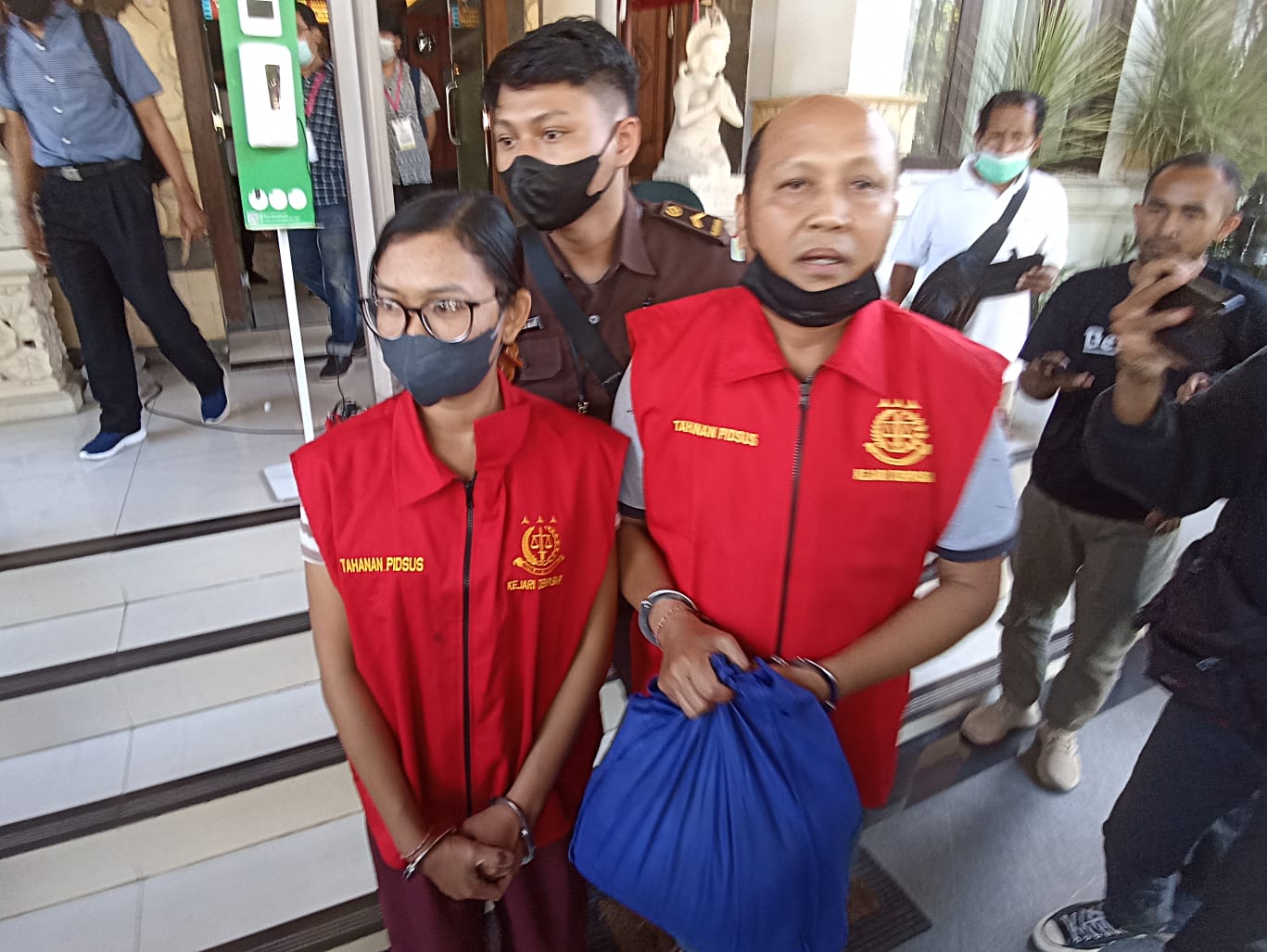Jaksa Penuntut Kejari Denpasar Tahan Dua Tersangka Korupsi Lpd Serangan Tabloid Dictum 1439