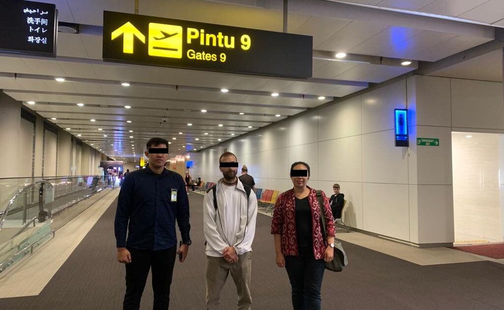 Nekad Hadang dan Tabrak Mobil Polisi, WNA Amerika Dideportasi