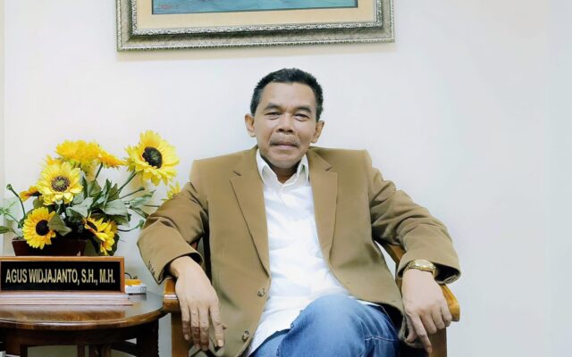 Praktisi Hukum
